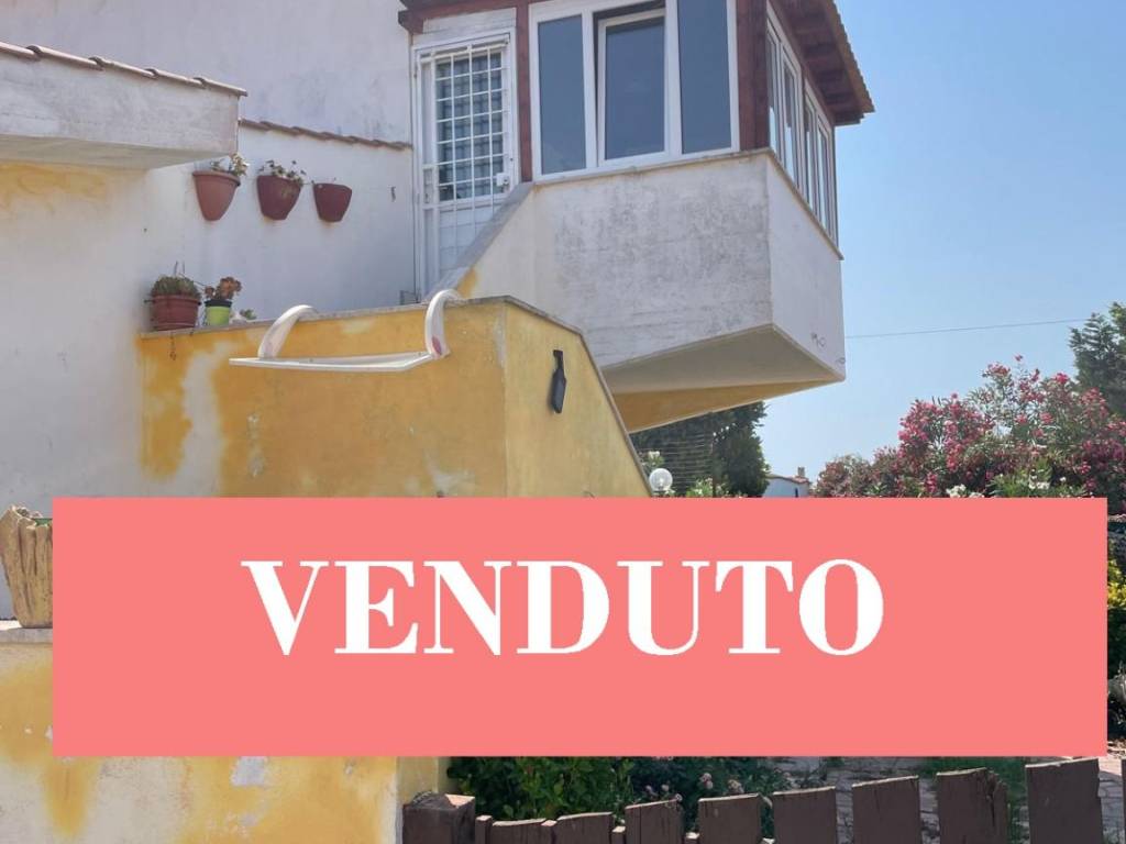 casa indipendente in vendita ad Ardea in zona Colle Romito