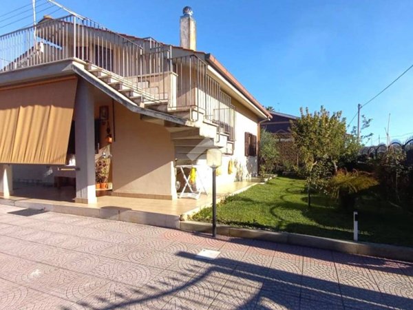 casa indipendente in vendita ad Ardea in zona Banditella