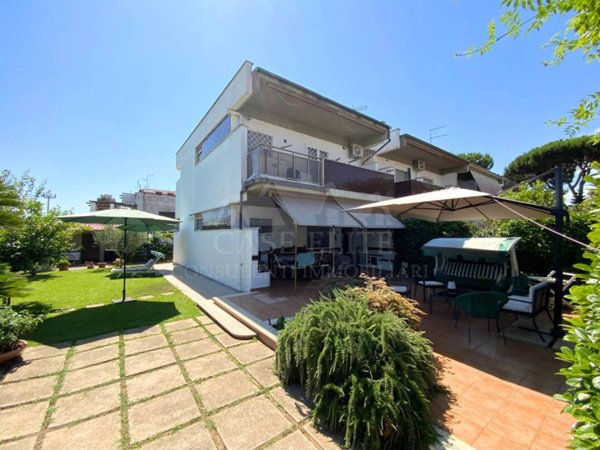 appartamento in vendita ad Ardea in zona Marina di Ardea