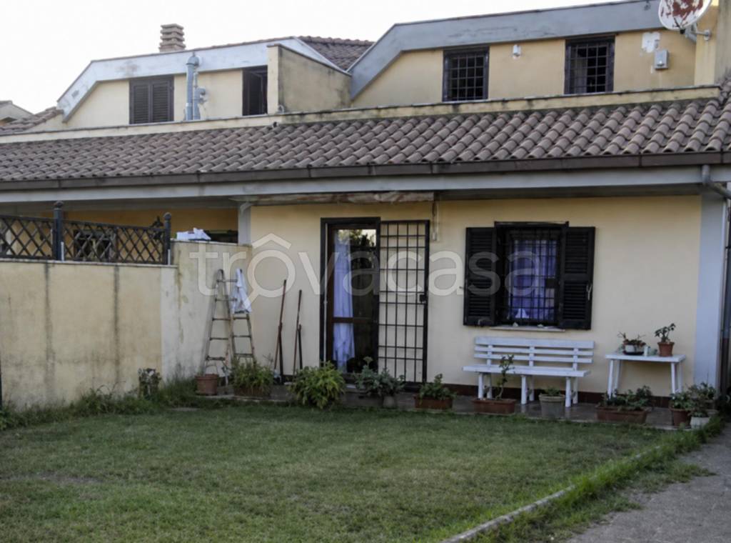 casa indipendente in vendita ad Ardea in zona Lido dei Pini