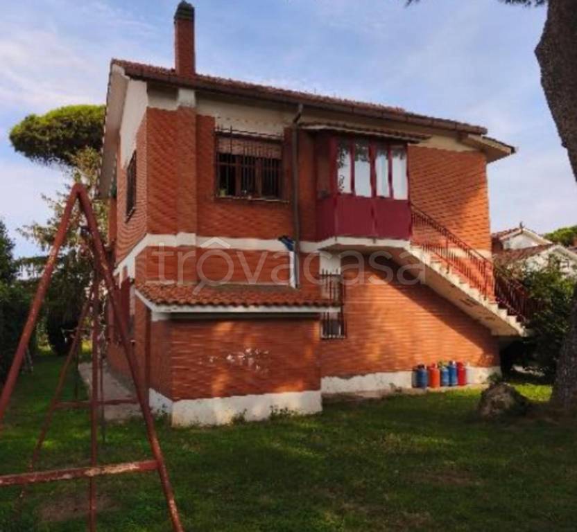 casa indipendente in vendita ad Ardea in zona Colle Romito