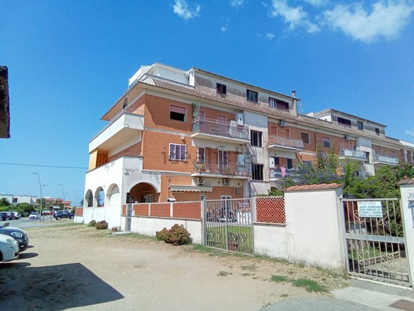 appartamento in vendita ad Ardea in zona Lido dei Pini