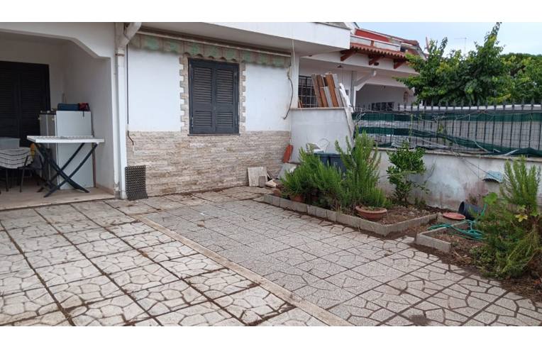 casa indipendente in vendita ad Ardea in zona Marina di Ardea