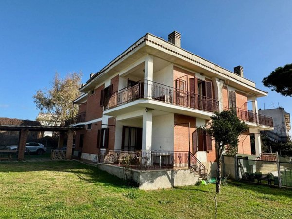 casa indipendente in vendita ad Ardea in zona Marina di Ardea