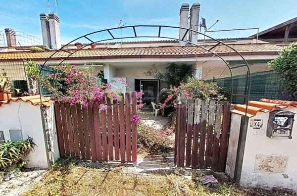 casa indipendente in vendita ad Ardea in zona Nuova California