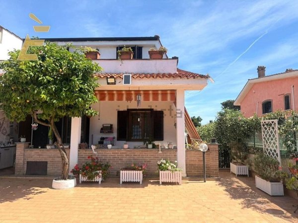 casa indipendente in vendita ad Ardea in zona Colle Romito