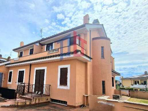 casa indipendente in vendita ad Ardea in zona Marina di Ardea