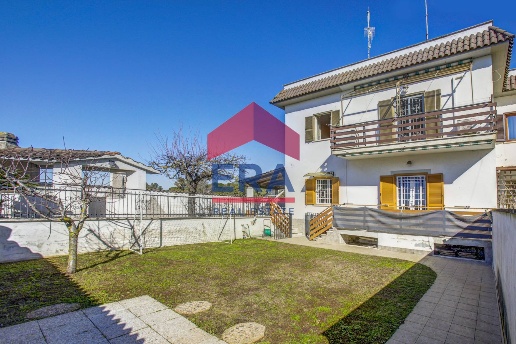 appartamento in vendita ad Ardea in zona Marina di Ardea