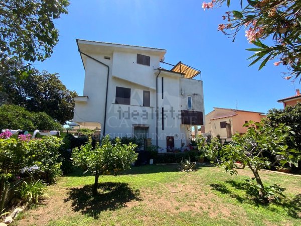 appartamento in vendita ad Ardea in zona Lido dei Pini