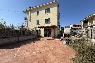 appartamento in vendita ad Ardea in zona Marina di Ardea