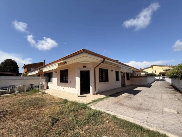 casa indipendente in vendita ad Ardea in zona Colle Romito