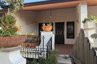 villa in vendita ad Ardea in zona Marina di Ardea