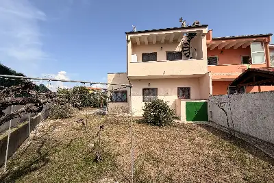casa indipendente in vendita ad Ardea in zona Marina di Ardea