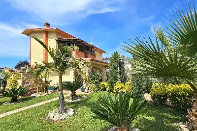 casa indipendente in vendita ad Ardea in zona Nuova California
