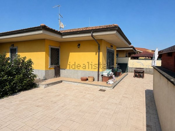 casa indipendente in vendita ad Ardea in zona Nuova Florida