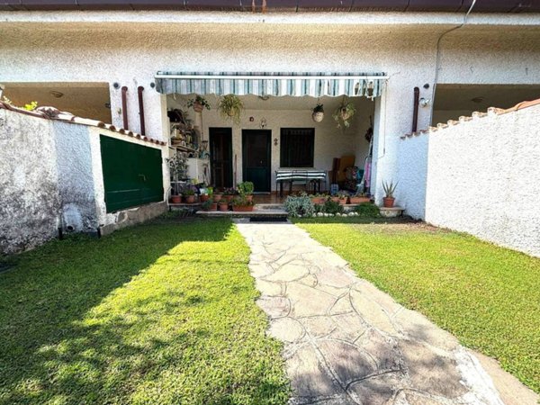 casa indipendente in vendita ad Ardea in zona Colle Romito