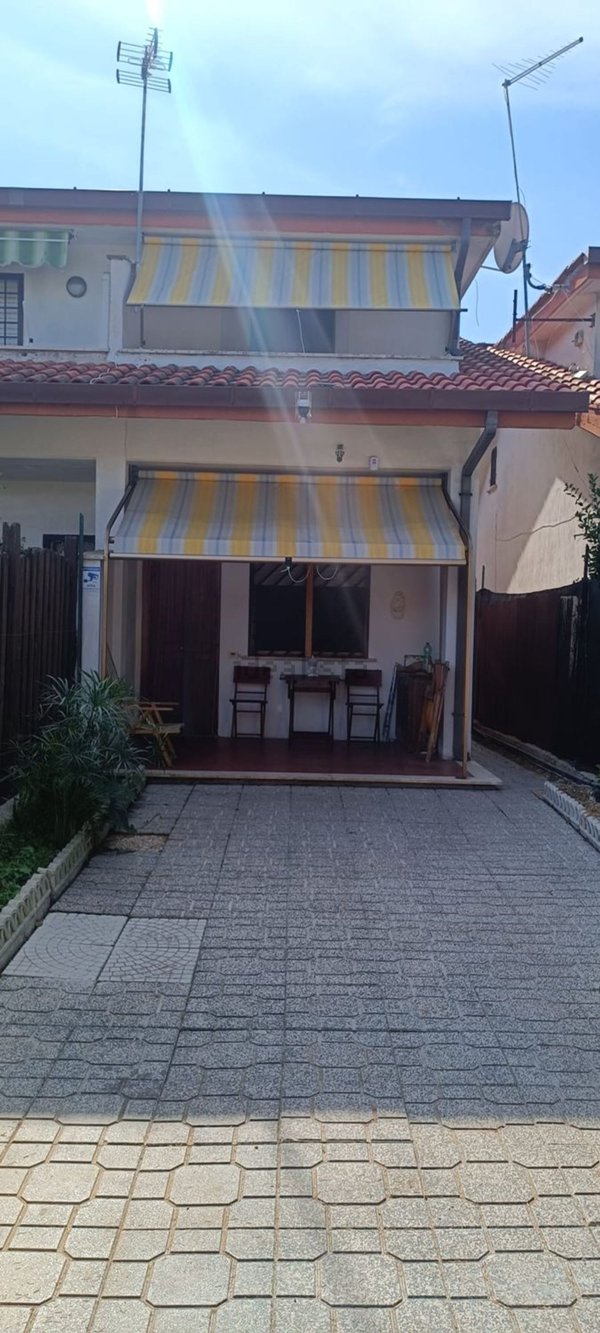 appartamento in vendita ad Ardea in zona Marina di Ardea