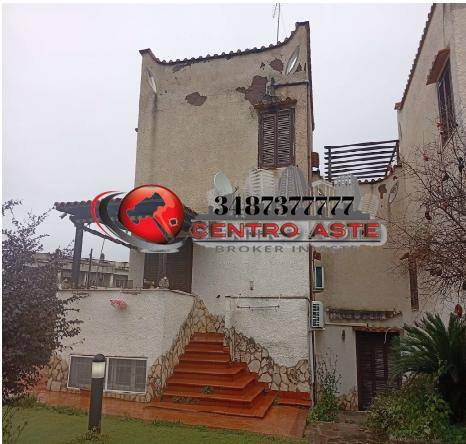 casa indipendente in vendita ad Ardea in zona Lido dei Pini