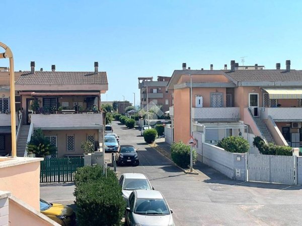 appartamento in vendita ad Ardea in zona Marina di Ardea