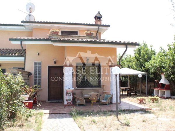 casa indipendente in vendita ad Ardea in zona Marina di Ardea