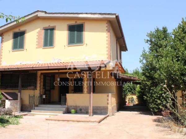 casa indipendente in vendita ad Ardea in zona Marina di Ardea