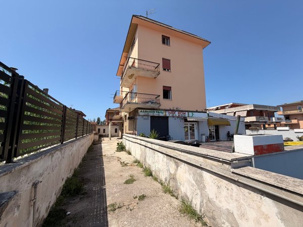 appartamento in vendita ad Ardea in zona Marina di Ardea