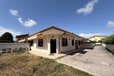 casa indipendente in vendita ad Ardea in zona Colle Romito