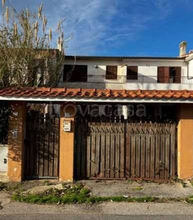 casa indipendente in vendita ad Ardea in zona Colle Romito