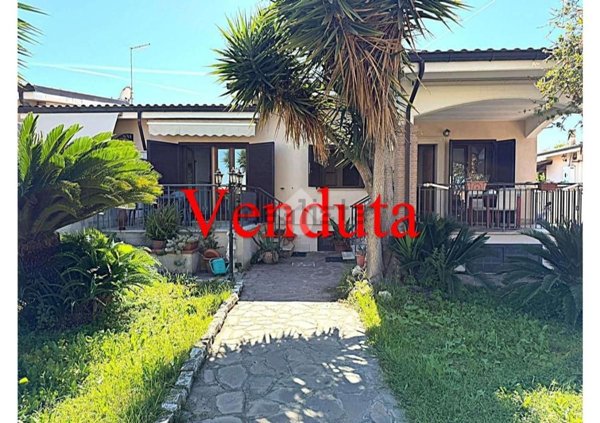 casa indipendente in vendita ad Ardea in zona Nuova Florida