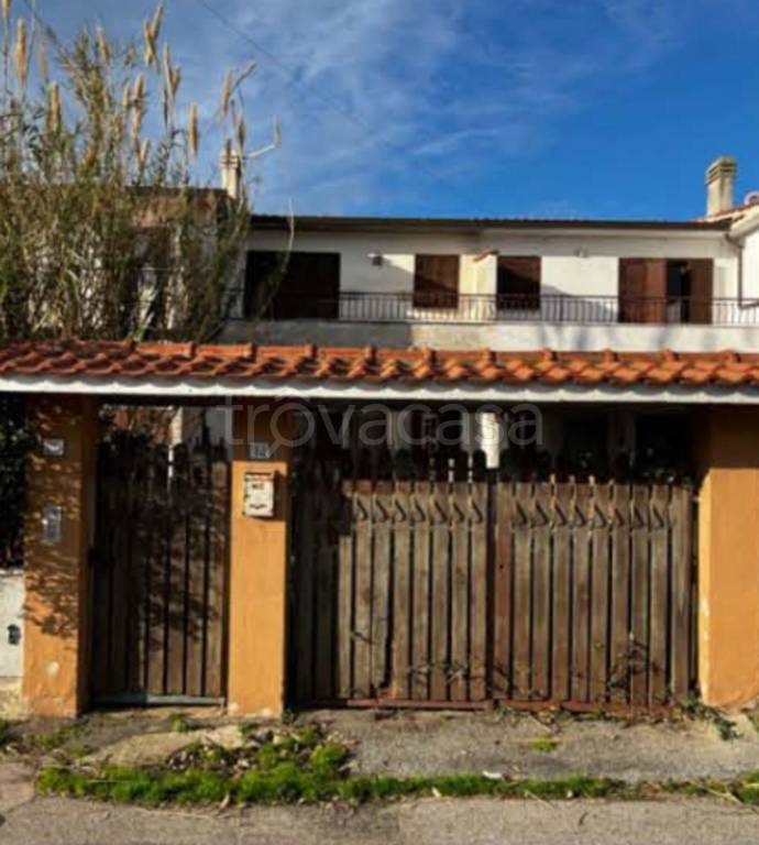 casa indipendente in vendita ad Ardea in zona Colle Romito