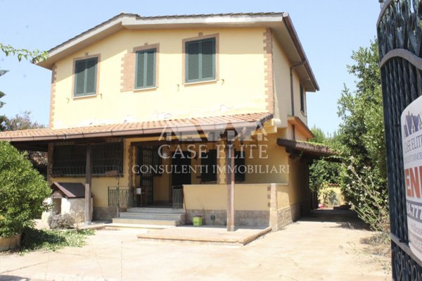 casa indipendente in vendita ad Ardea in zona Marina di Ardea