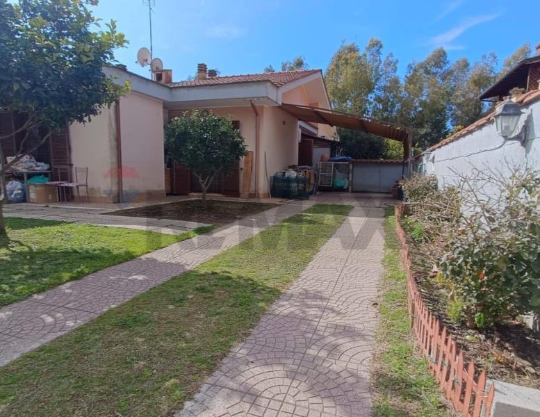 casa indipendente in vendita ad Ardea in zona Colle Romito