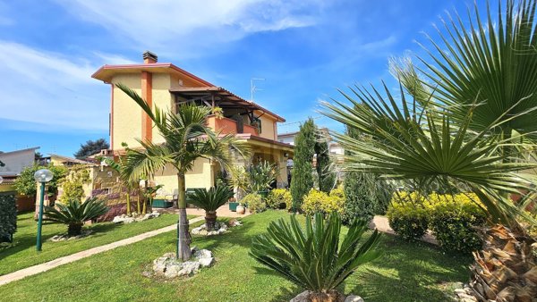 casa indipendente in vendita ad Ardea in zona Nuova California
