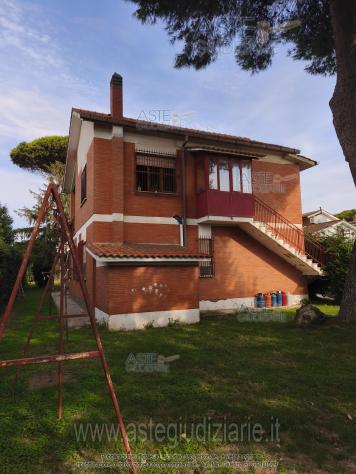 casa indipendente in vendita ad Ardea in zona Colle Romito