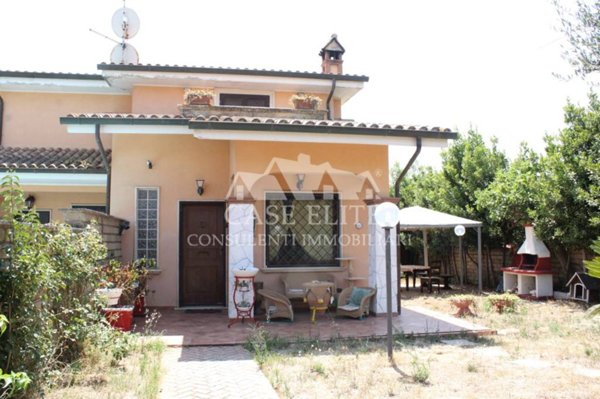 casa indipendente in vendita ad Ardea in zona Marina di Ardea