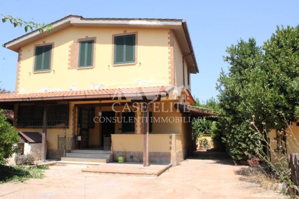 casa indipendente in vendita ad Ardea in zona Marina di Ardea
