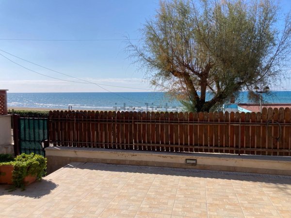 casa indipendente in vendita ad Ardea in zona Marina di Ardea