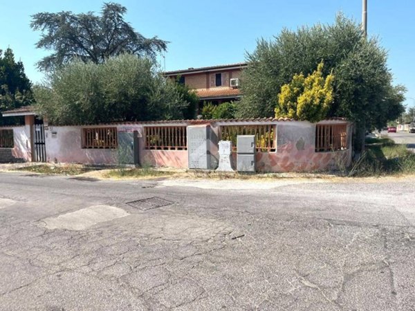 casa indipendente in vendita ad Ardea in zona Banditella