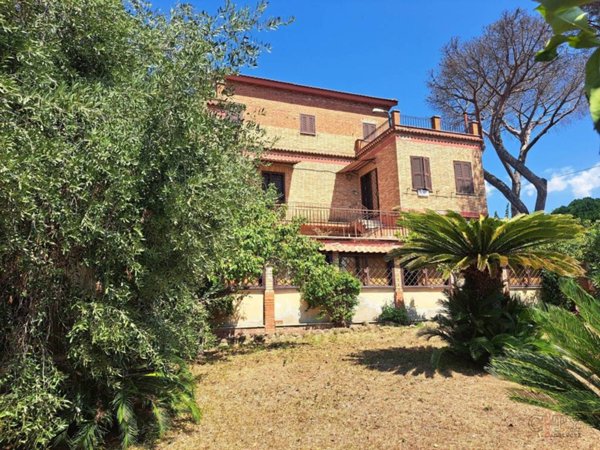 casa indipendente in vendita ad Ardea