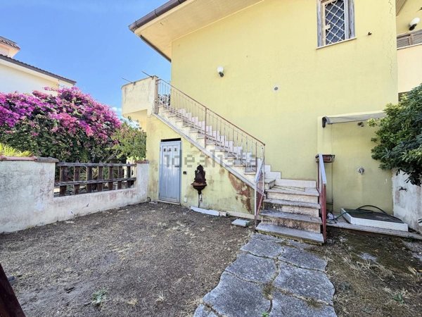 appartamento in vendita ad Ardea in zona Marina di Ardea