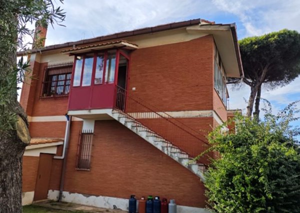 casa indipendente in vendita ad Ardea in zona Colle Romito