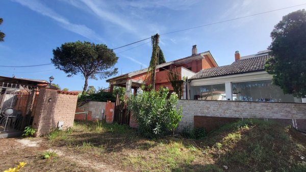 casa indipendente in vendita ad Ardea in zona Colle Romito
