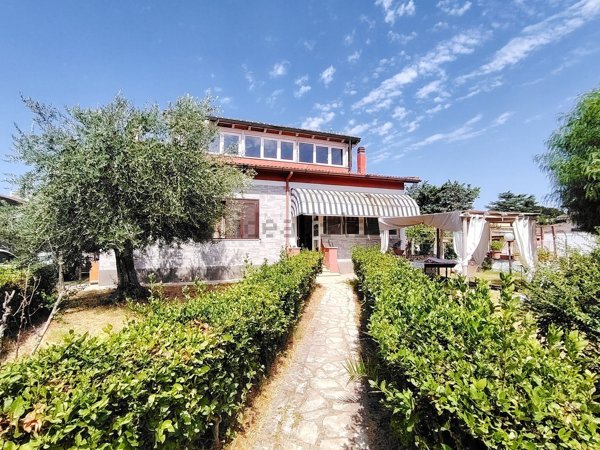 casa indipendente in vendita ad Ardea in zona Banditella