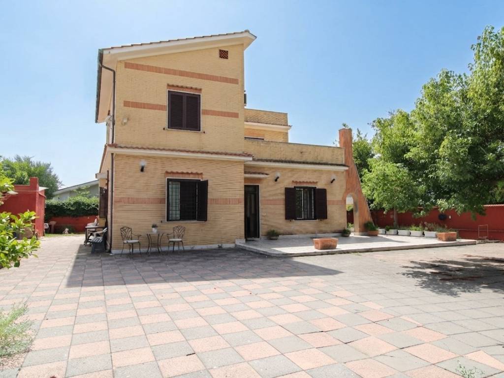 casa indipendente in vendita ad Ardea in zona Lido dei Pini