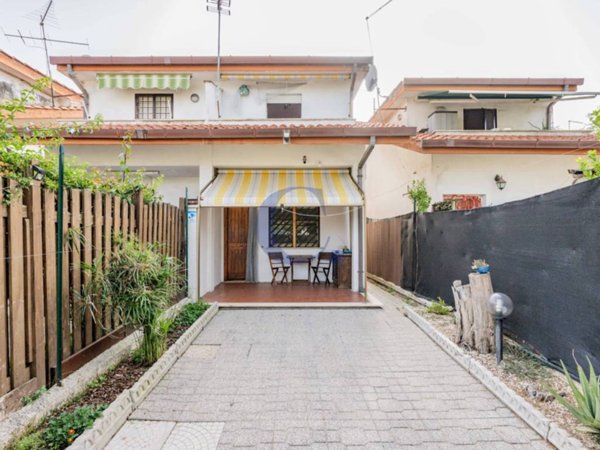 casa indipendente in vendita ad Ardea in zona Marina di Ardea