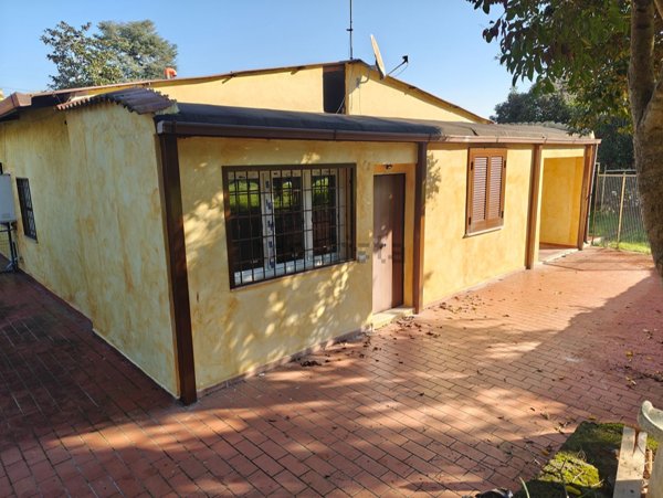 casa indipendente in vendita ad Ardea in zona Castagnetta