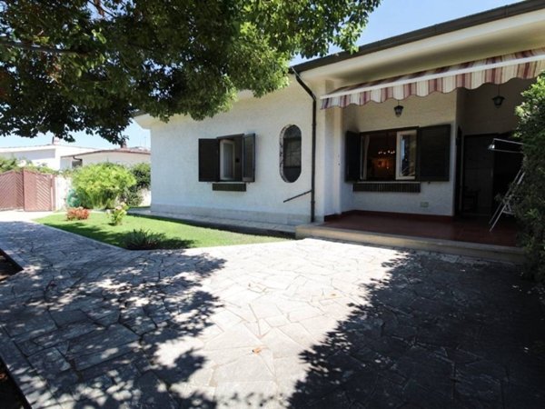casa indipendente in vendita ad Ardea in zona Colle Romito