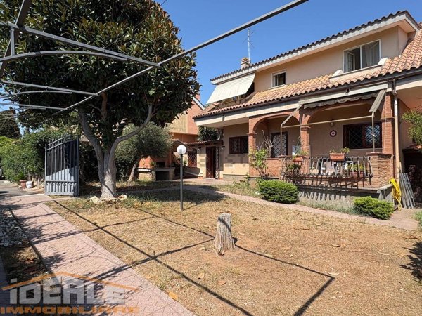 casa indipendente in vendita ad Ardea in zona Colle Romito