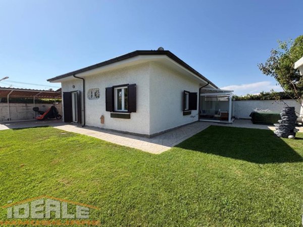 casa indipendente in vendita ad Ardea in zona Colle Romito