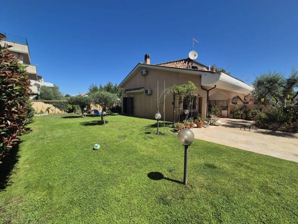 casa indipendente in vendita ad Ardea in zona Nuova California